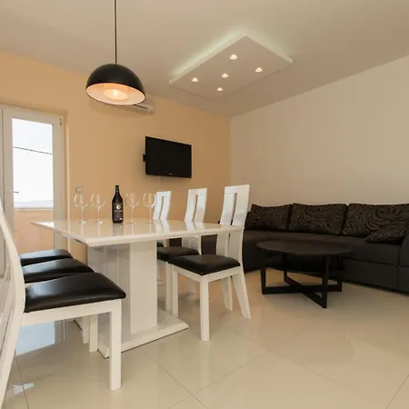 Apartmán Matko's Oasis A1 3-zimmer-wohnung By Interhome *