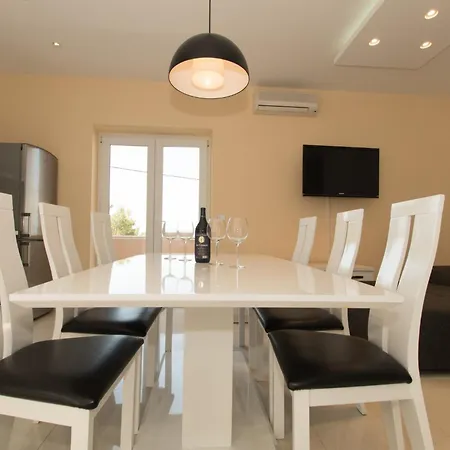Apartmán Matko's Oasis A1 3-zimmer-wohnung By Interhome Brela